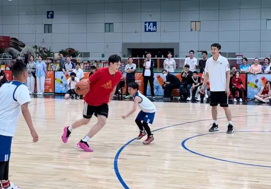 如何通过参加杯赛提升篮球训练效果_0